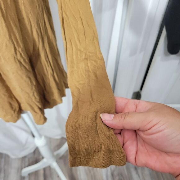 Zara w&b tan blouse - Picture 4 of 8